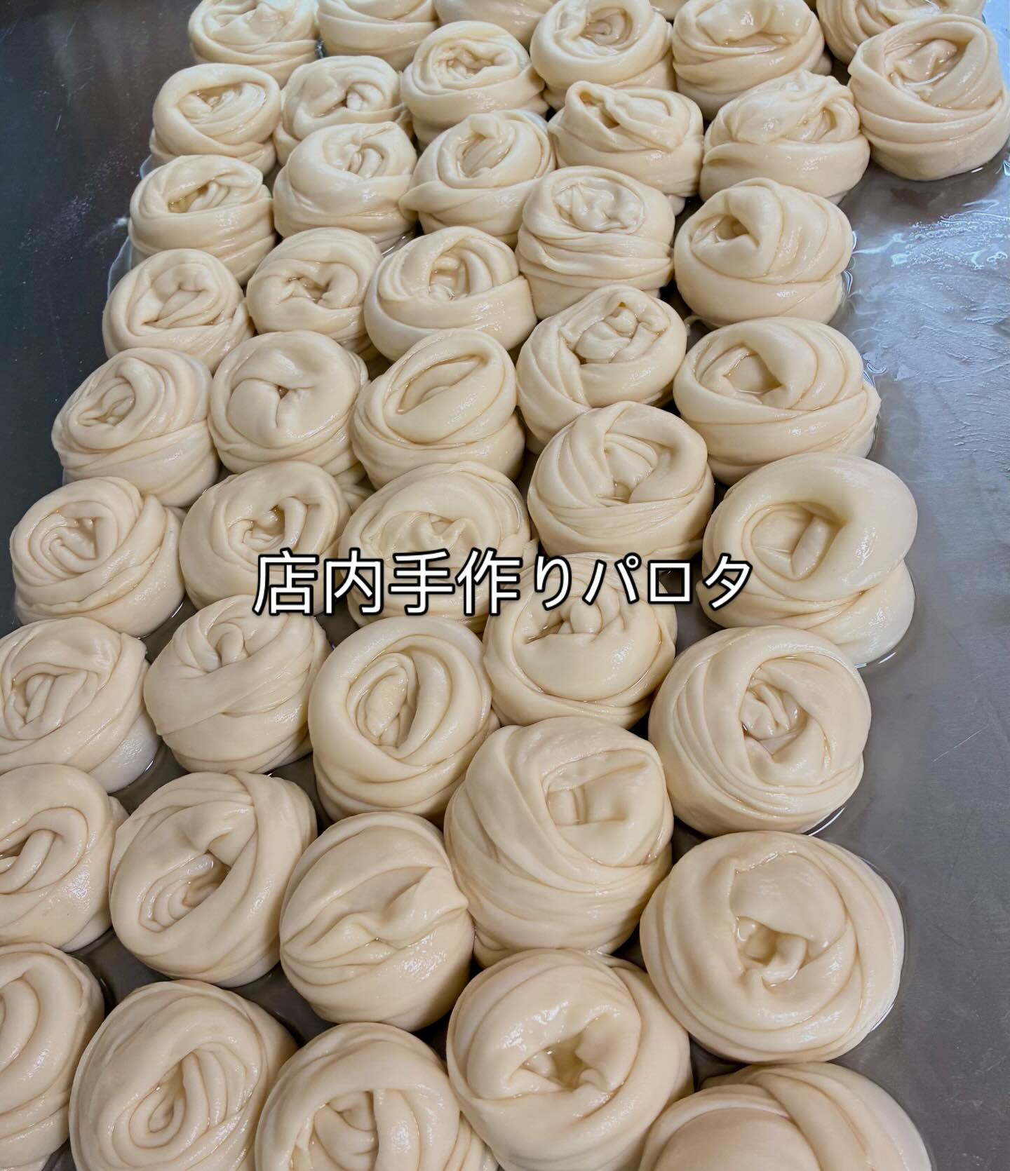 お子様も大好きな南インドのパン、
パロタ❣️

姉妹店の店名でもあります😄
パロタ店内で作られた手